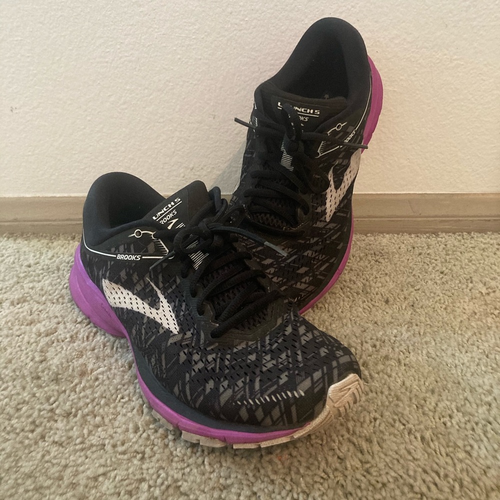 Brooks Launch 5 size 9.5